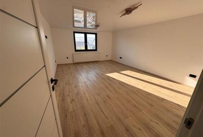 Casa cu 4 camere si 3 bai pretabila birouri in Sura  Mare - 1