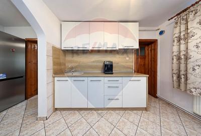 Casa si Spatiu comercial  în zona Centrala Secele - 14