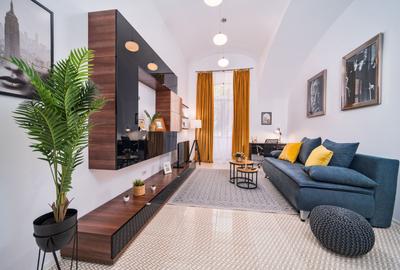 Apartament renovat in cladire istorica zona Unirii - 1