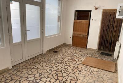 Sura Mare-Oltenitei-Ulmetului-P+1 - spatiu comercial 15 mp + garaj 14 mp 334000€ - 19