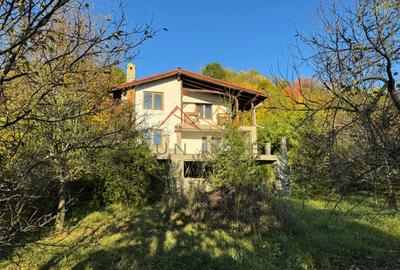 Casă individuală cu 6 camere în Cornu de Jos (Cornu)