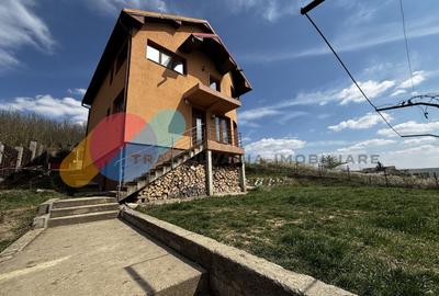 Casă individuală cu 5 camere în Câmpenești