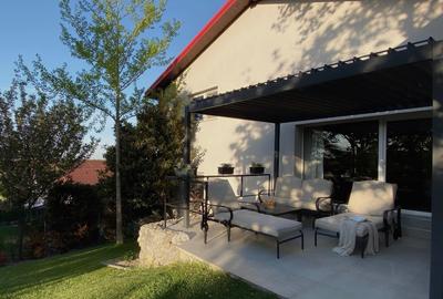 Proprietate pe stradă privatǎ, complet mobilată, curte matură, terasă - 2