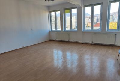 Ciucas--Spatiu birouri 260 mp compartimentat ,parcare ,liber - 5