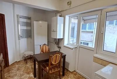 Apartament 3 camere cladire interbelica Piata Romana metrou 5' - 7