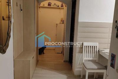 Apartament cu 3 camere semidecomandat, mobilat în Lipovei