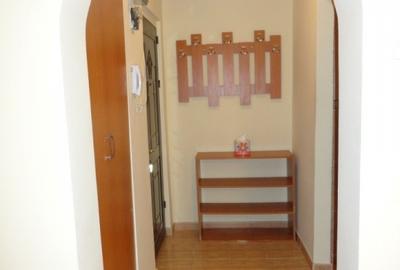 De inchiriat ( vanzare)2 camere  zona INDEPENDENTEI  Hristo Botev mobilat - 16