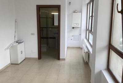 Apartament spatios, parter inalt, bloc nou, loc parcare, comision 0 - 3