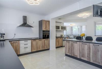 PIPERA - EROU IANCU NICOLAE,VILA ,9 CAMERE,504 MP MP,TEREN 800 MP,PISCINA - 9