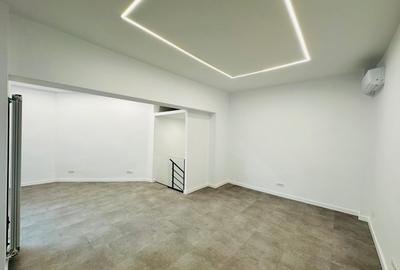 Spațiu comercial -  NOU  - Bd Decebal  / de inchiriat  2500 EUR /luna - 8