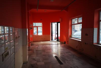 Spatiu comercial parter  amplasat pe colt suprafata constr. 50 mp + 50mp subsol. - 4