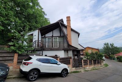 Casă individuală cu 8 camere în Sărărie