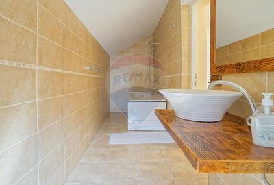 Pensiune de Vanzare in Moieciu de Sus | Comision 0% - 25