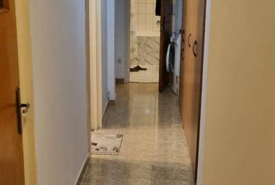 Apartament cu 4 camere decomandat în Titan