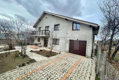 Casă individuală cu 8 camere în Miroslava