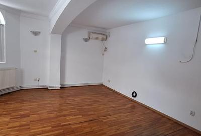 Vilă 9 camere, 400 mp, Splaiul Unirii – ideal sediu firmă 6 min metrou - 2