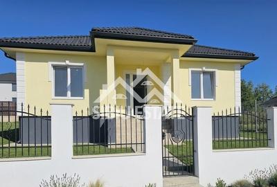 Casă individuală cu 4 camere în Est