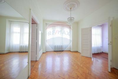 De vanzare apartament cu 4 camere,in zona Ultracentral - 1