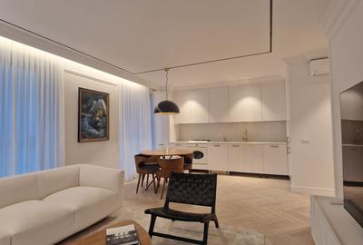 Apartament cu 4 camere decomandat, mobilat în Central