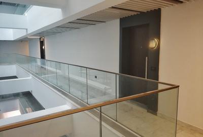 Apartament nou, cu vedere la mare si loc de parcare in garaj subteran - 1