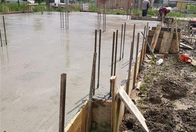 Teren intravilan cu proiect , autorizatie de constructie si fundatie in zona spi - 4