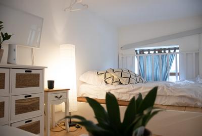 Garsonieră nedecomandată, mobilată în P-ța Unirii