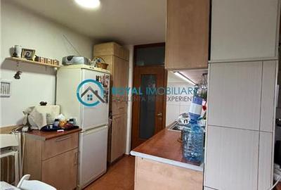 Royal Imobiliare - Vanzare apartament 3 camere zona Democratiei - 8