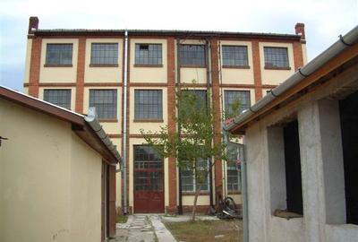 Vand imobil cu multiple posibilitati 865 mp utili  si 709 mp teren. - 1