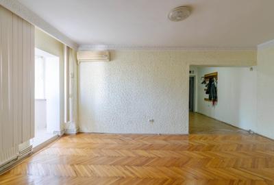 Apartament 3 camere transformat in 2 camere – Bd. Cosminului - 13