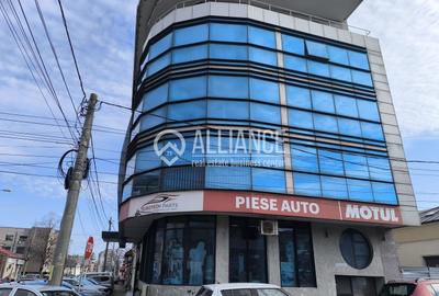 CENTRU ATELIERELOR - Spatiu comercial cu suprafata vitrata mare ! - 1