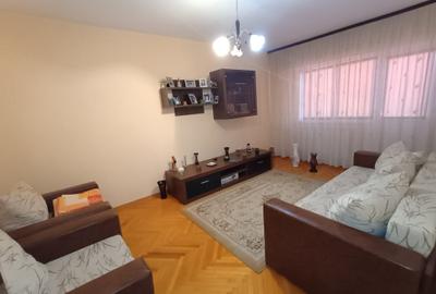Apartament trei camere - Zona Școala Nr. 9 -84 mp - 1