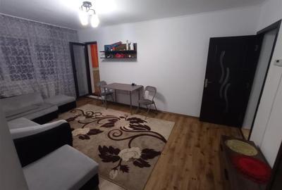 Apartament cu 4 camere semidecomandat, mobilat în Podu Roș