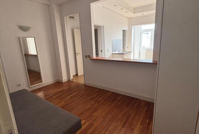 Vinzare apartament renovat cu design italian in  Piata Romana - 1