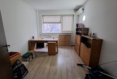 Apartament 3 camere, renovat, poziție retrasă (nu la bulevard) – Metrou 500 m - 60