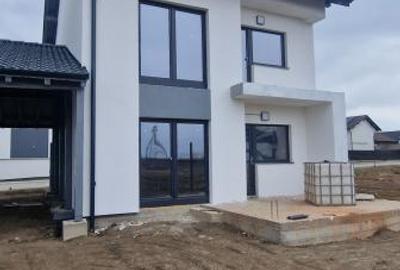 Casă individuală cu 4 camere în Șelimbăr