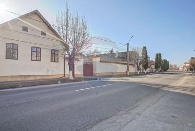 Casă de vânzare în centrul localității Prejmer, teren 5.055 mp! - 1