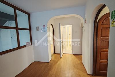 Casă de închiriat, Strada Republicii,  D+P+2E, curte proprie de 550 mp - 6