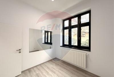 DE INCHIRIAT Spațiu comercial  100mp în zona P-ta Victoriei - 21