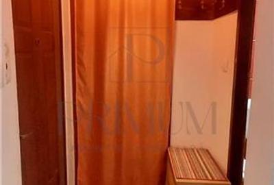 Garsonieră decomandată, mobilată în Badea Cârțan