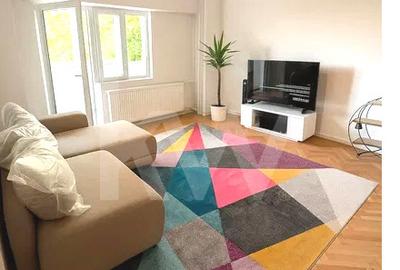 Apartament cu 2 camere semidecomandat, mobilat în Central