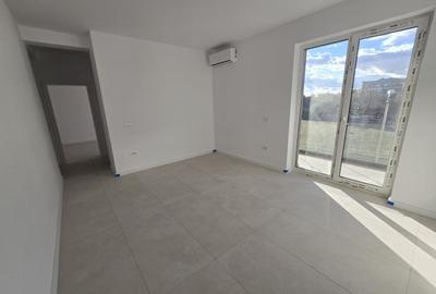 Apartament cu 2 camere decomandat în Girocului