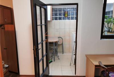 De vanzare apartament 3 camere, demisol str. Emil Racovita ! - 2