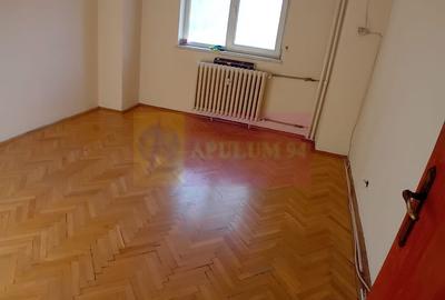 Vanzare apartament de 4 camere la Casa Poporului-stradal - 4