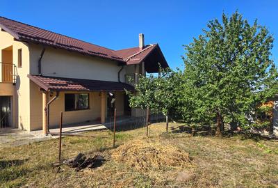 Casa cu etaj si 3552mp teren la Zaicesti - 3