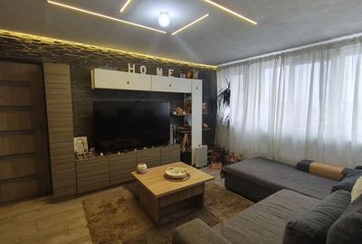 Apartament cu 3 camere decomandat, mobilat în Titan