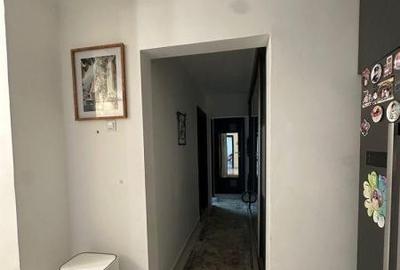 Basarabia  - Chisinau - Apartament 3 camere , centrala proprie - 8
