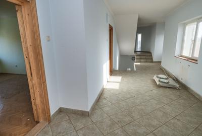 Oportunitate Exclusivă de Investiție în Câmpina Muscel Vila 12+ camere 750 mp - 16