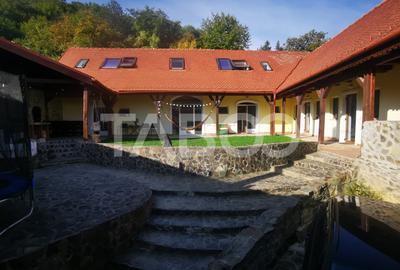 Casa de vanzare pretabila pensiune priveliste superba Fantanele Sibiu - 3