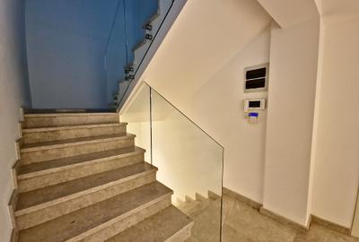 Vila deosebita  la un pas de mare mobilata si utilata - 30