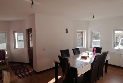 Vila 5 camere, P+1, 700 metri teren, cartier Sebanesti